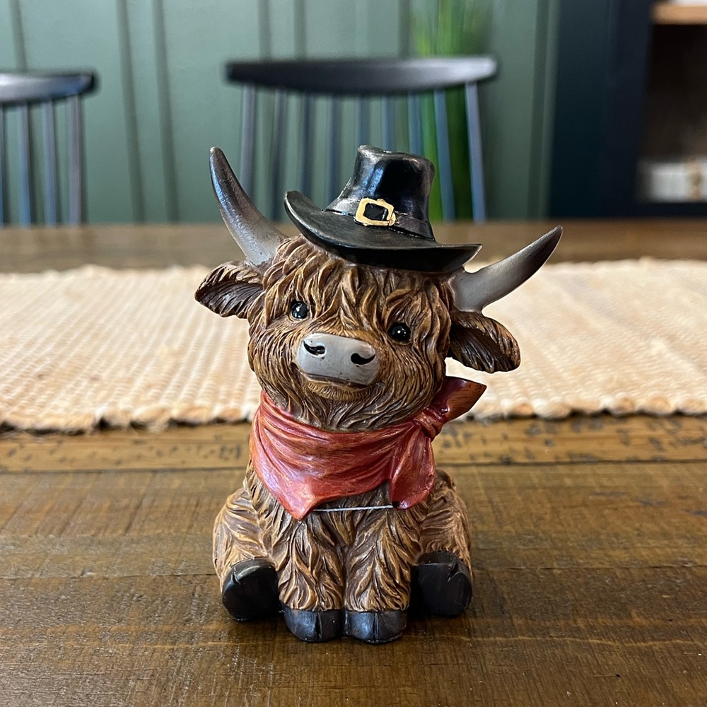 NWT Highland Cow Figurine with Bandana – Viral Fall Decor